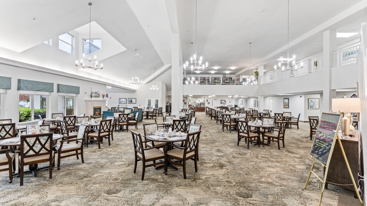The dining room at Stoneybrook Lodge set for mealtime