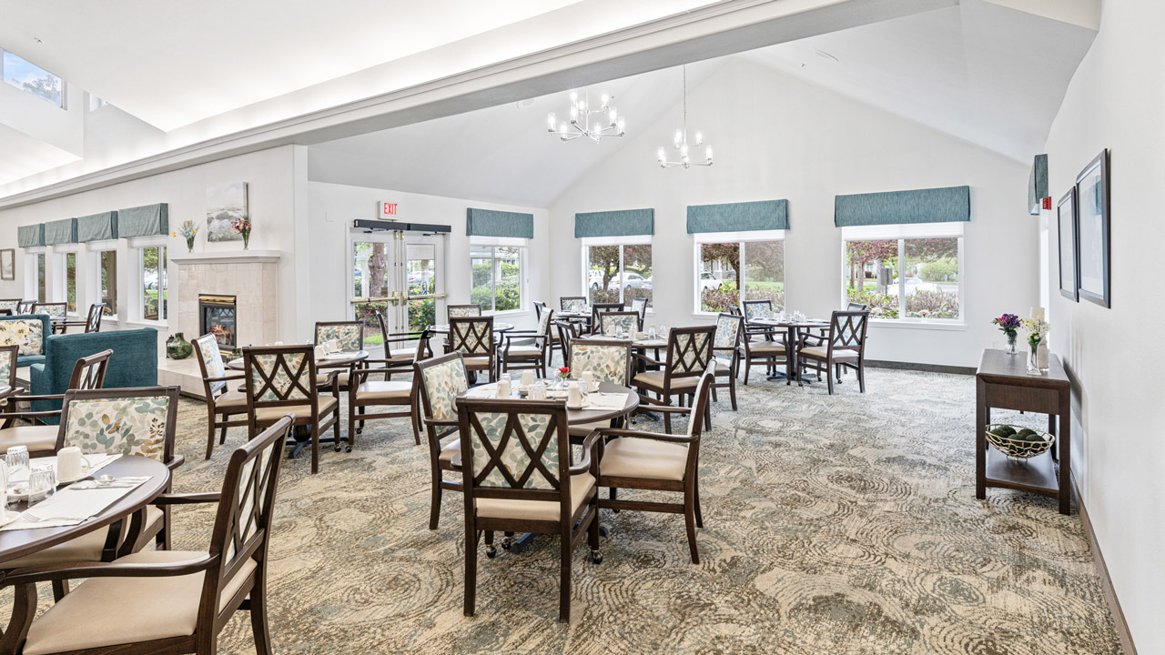 The dining room at Stoneybrook Lodge set for mealtime