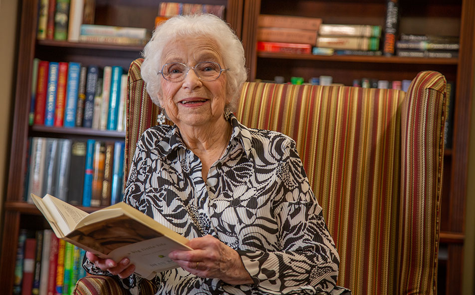 The library at Stoneybrook Lodge with shelves of books and comfortable seating